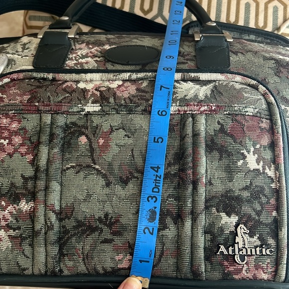 Vintage 80’s Atlantic Tapestry Carry on Shoulder Bag - Picture 14 of 16